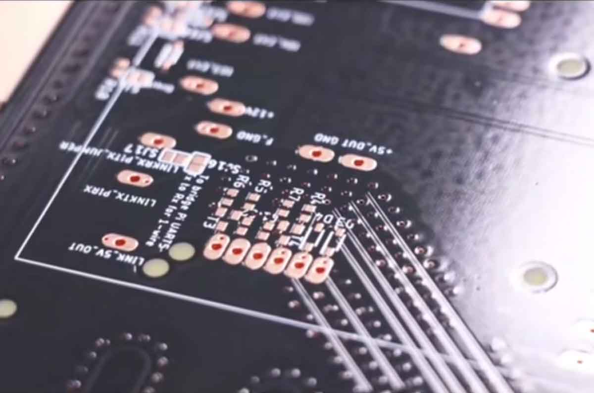 PCB板制造完成后的守護(hù)者是誰(shuí)？PCB板貼膜機(jī)選購(gòu)指南  第1張