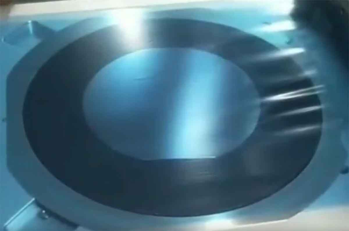 為什么不建議購(gòu)買二手真空貼膜機(jī)？  第1張